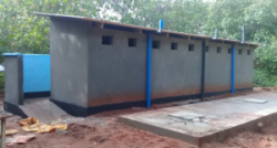 Bouwen sanitair lokale school
