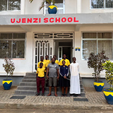 Bezoek aan de Ujenzi school