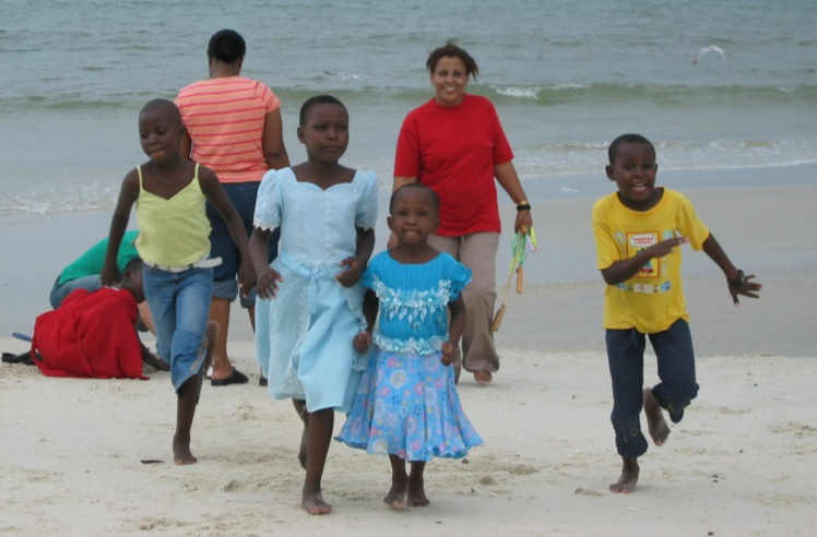 Tanzaniaanse Bank laat Malaika kids genieten